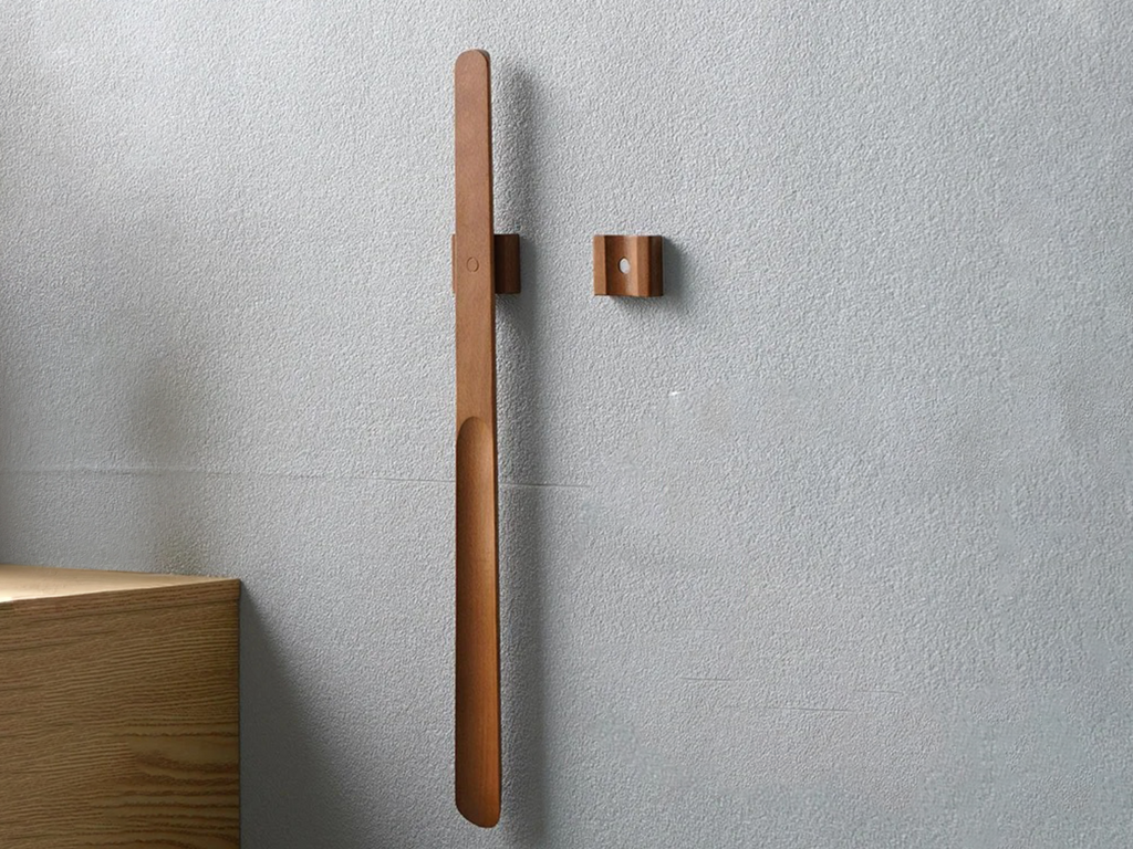 Drift Lantern - Wooden Long Handle Magnetic Shoehorn 55 cm