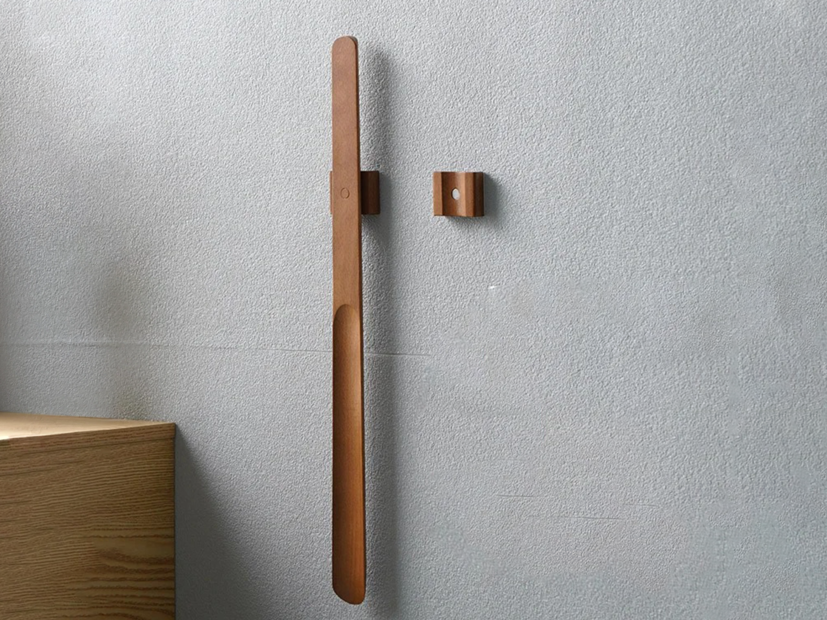 Drift Lantern - Wooden Long Handle Magnetic Shoehorn 55 cm